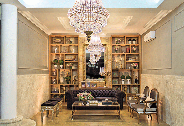 Com cenários clássicos, o projeto de revitalização deste buffet foi realizado em etapas para não prejudicar a agenda de eventos - Revista InterArq | Arquitetura, Decoração, Design, Paisagismo e Lifestyle