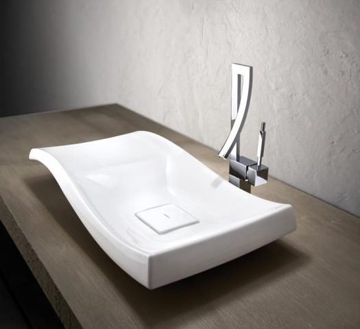 A Lorenzetti apresenta uma linha completa de louças e metais com design para valorizar os ambientes contemporâneos. Entre as novidades para banheiros e cozinhas, o
destaque fica por conta da linha de monocomandos LorenLike,
com versões em acabamentos cromado ou preto fosco.