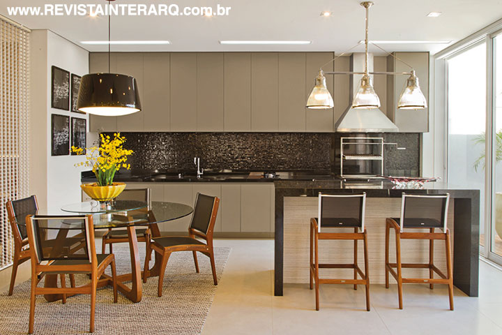 Este projeto contemporâneo conta com peças de design assinado - Revista InterArq | Arquitetura, Decoração, Design, Paisagismo e Lifestyle