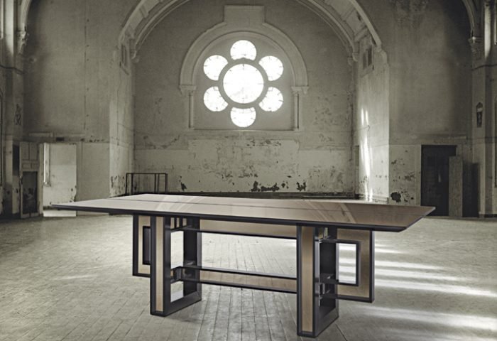 Mesa de Jantar Pietra Espelhada, do designer Pedro Mendes para a Pollus Móveis