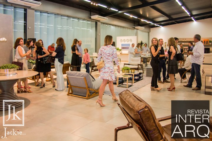 JACKIE MÓVEIS INAUGURA SEU SEGUNDO SHOWROOM - Revista InterArq | Arquitetura, Decoração, Design, Paisagismo e Lifestyle