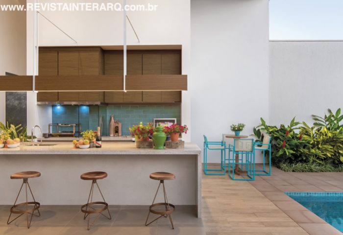 A incrível vista inspirou o arquiteto a criar todo o social voltado para ela - Revista InterArq | Arquitetura, Decoração, Design, Paisagismo e Lifestyle
