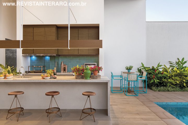A incrível vista inspirou o arquiteto a criar todo o social voltado para ela - Revista InterArq | Arquitetura, Decoração, Design, Paisagismo e Lifestyle