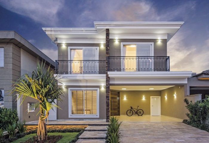 A arquitetura desta casa partiu de um grande aquário inserido em um layout não convencional na ala social - Revista InterArq | Arquitetura, Decoração, Design, Paisagismo e Lifestyle
