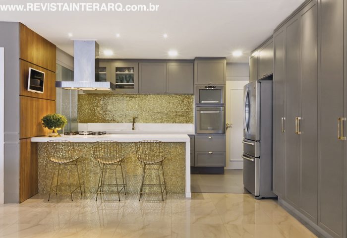 Para criar uma atmosfera romântica, delicada e sofisticada a arquiteta apostou em elementos luxuosos - Revista InterArq | Arquitetura, Decoração, Design, Paisagismo e Lifestyle