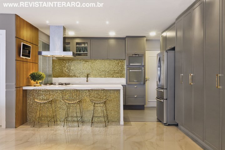 Para criar uma atmosfera romântica, delicada e sofisticada a arquiteta apostou em elementos luxuosos - Revista InterArq | Arquitetura, Decoração, Design, Paisagismo e Lifestyle