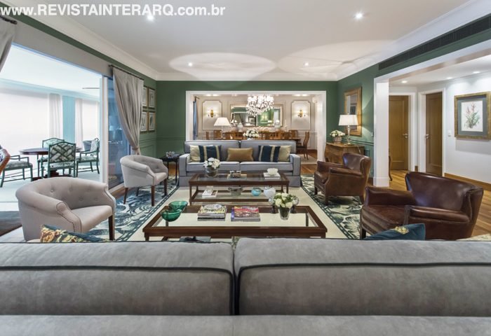 Este apartamento exibe um estilo clássico, marcado pela ousadia das cores e de um projeto de luminotécnica primoroso - Revista InterArq | Arquitetura, Decoração, Design, Paisagismo e Lifestyle