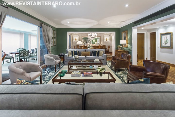 Este apartamento exibe um estilo clássico, marcado pela ousadia das cores e de um projeto de luminotécnica primoroso - Revista InterArq | Arquitetura, Decoração, Design, Paisagismo e Lifestyle