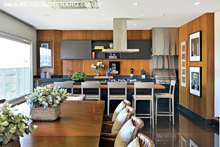 O projeto de interiores deste apartamento priorizou as amplas áreas de convívio e o conceito multiuso - Revista InterArq | Arquitetura, Decoração, Design, Paisagismo e Lifestyle