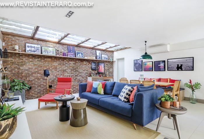 Esta residência no litoral foi totalmente reformulada para um casal jovem e sem filhos, que queria um lar aconchegante e descontraído - Revista InterArq | Arquitetura, Decoração, Design, Paisagismo e Lifestyle