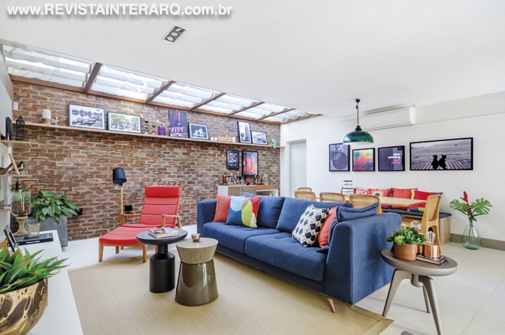 Esta residência no litoral foi totalmente reformulada para um casal jovem e sem filhos, que queria um lar aconchegante e descontraído - Revista InterArq | Arquitetura, Decoração, Design, Paisagismo e Lifestyle
