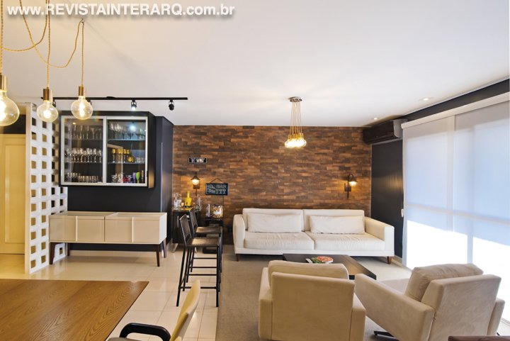 O apartamento antigo em uma área nobre ganhou visual moderno com materiais como tijolo e a madeira - Revista InterArq | Arquitetura, Decoração, Design, Paisagismo e Lifestyle