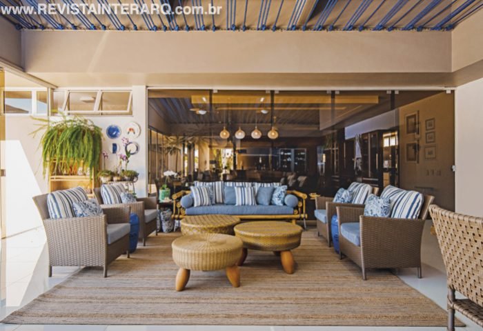 As confraternizações da família ganharam novo palco ao transformar o galpão anexo à casa principal em uma acolhedora área gourmet - Revista InterArq | Arquitetura, Decoração, Design, Paisagismo e Lifestyle