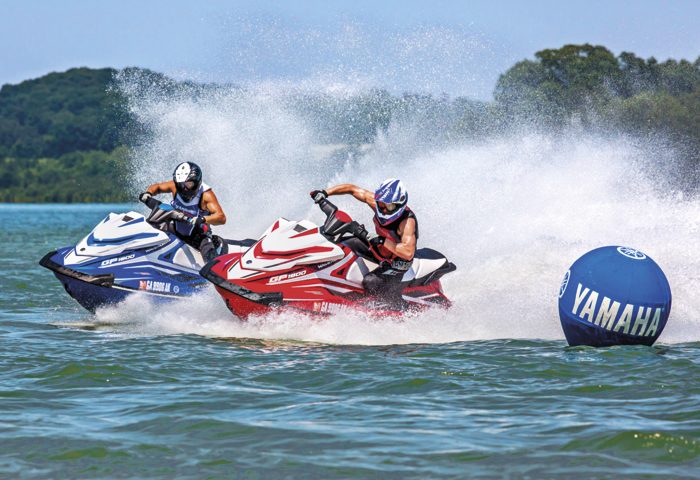 Da Yamaha, o jet Yamaha GP 1800 é um modelo de alta potência – 300 hp – com motor de quatro tempos com 1800 cilindradas. Leva até três pessoas e oferece aceleração rápida e precisão nas curvas.