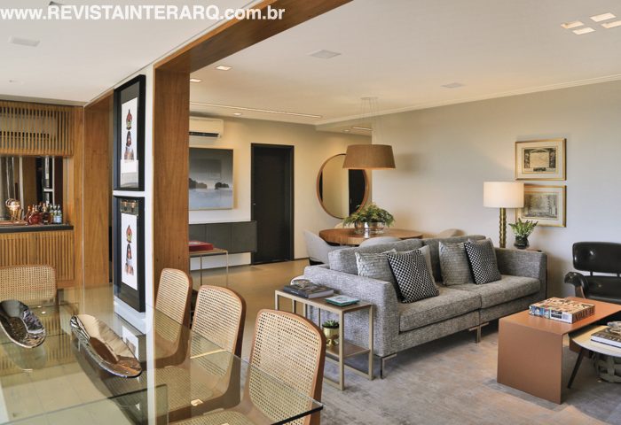 A proposta deste projeto de interiores para o apartamento foi unir visualmente os ambientes - Revista InterArq | Arquitetura, Decoração, Design, Paisagismo e Lifestyle