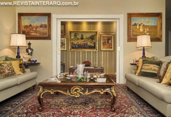 Móveis clássicos do acervo da família foram incluídos no décor deste apartamento - Revista InterArq | Arquitetura, Decoração, Design, Paisagismo e Lifestyle