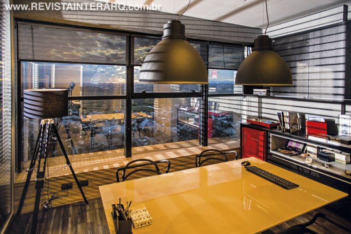 Neste escritório, o design de interiores repleto de estilo virou fonte de inspiração para a equipe - Revista InterArq | Arquitetura, Decoração, Design, Paisagismo e Lifestyle