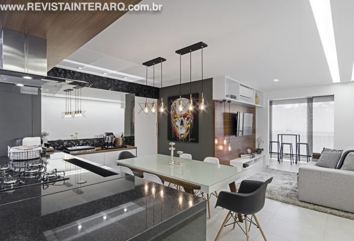 Este apartamento com cozinha, sala e varanda em conceito aberto foi pensado para um casal que gosta de receber os amigos e curtir a família - Revista InterArq | Arquitetura, Decoração, Design, Paisagismo e Lifestyle