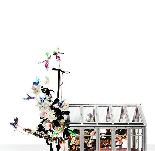 Tiffany & Co. – A joalheria de luxo divulga sua nova coleção Home & Accessories. As artistas Anna Galtarossa, Shantell Martin, Marilyn Minter, Laurie Simmons e Anna-Wili Highfield elaboraram uma instalação criativa dentro da loja Piazza Duomo, em Milão. Quando: de 15 de abril a 22 de abril.
