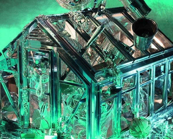 Tiffany & Co. – A joalheria de luxo divulga sua nova coleção Home & Accessories. As artistas Anna Galtarossa, Shantell Martin, Marilyn Minter, Laurie Simmons e Anna-Wili Highfield elaboraram uma instalação criativa dentro da loja Piazza Duomo, em Milão. Quando: de 15 de abril a 22 de abril.