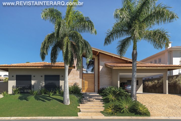 A arquitetura funcional desta residência tem seu living centralizado - Revista InterArq | Arquitetura, Decoração, Design, Paisagismo e Lifestyle