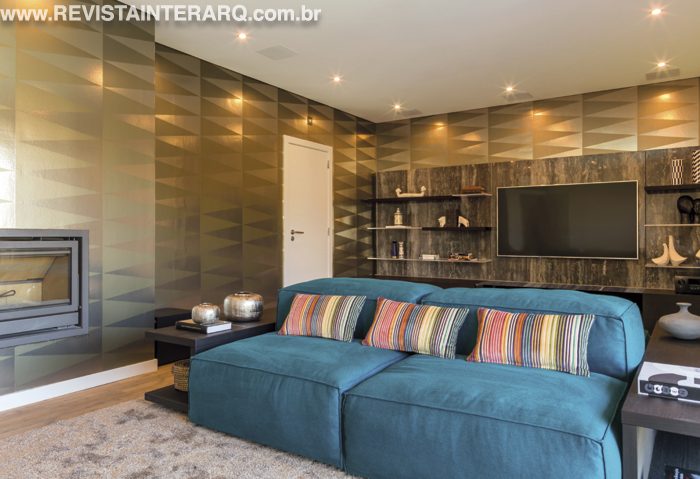 Para a casa em Cascais, Portugal, receber seus novos moradores brasileiros, a profissional criou um decór repleto de peças assinadas - Revista InterArq | Arquitetura, Decoração, Design, Paisagismo e Lifestyle