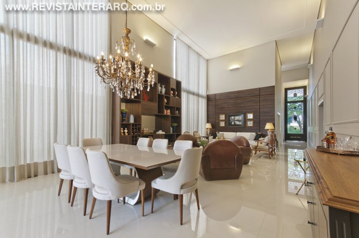 O projeto de interiores e a decoração desta residência elegeram elementos contemporâneos e pitadas clássicas para criar espaços atemporais - Revista InterArq | Arquitetura, Decoração, Design, Paisagismo e Lifestyle