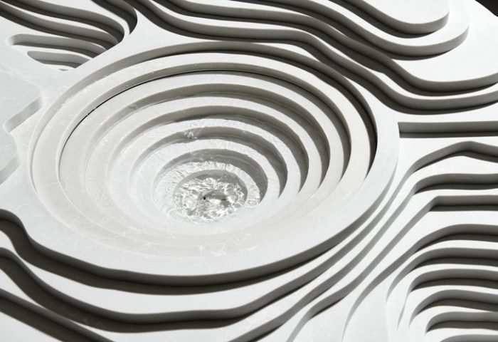 Caesarstone – Em parceria com Snarkitecture, apresenta a “Altered States”, que foca na ideia da ilha da cozinha não apenas como um local de entretenimento, hospedagem, desempenho e tecnologia, mas também como o centro da vida social em geral. Onde: Palazzo dell’Ufficio Elettorale di Porta Romana Endereço: Corso di Porta Romana 10, 20122, Milan, De 17 a 21 de abril de 2018, Horário: das 10h às 19h.