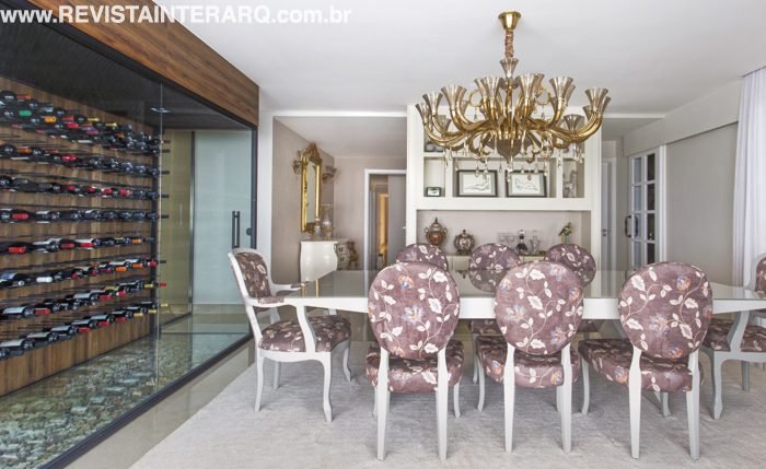 Este projeto de interiores foi desenvolvido para atender as necessidades de um casal que adora filmes e encontros com os amigos - Revista InterArq | Arquitetura, Decoração, Design, Paisagismo e Lifestyle