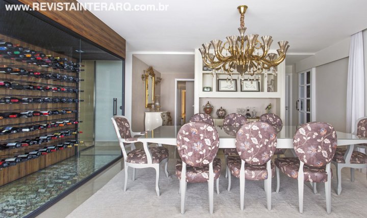 Este projeto de interiores foi desenvolvido para atender as necessidades de um casal que adora filmes e encontros com os amigos - Revista InterArq | Arquitetura, Decoração, Design, Paisagismo e Lifestyle