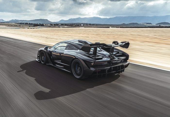O supermodelo da McLaren é o mais rápido já feito pela montadora e homenageia Ayrton Senna, o maior ídolo da escuderia - Revista InterArq | Arquitetura, Decoração, Design, Paisagismo e Lifestyle