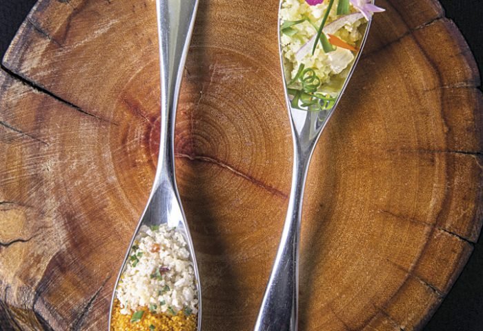 a Farofa de mandioca com botarga de tainha é um dos sabores que vem da Amazônia, criado pelo chef Alex Atala, do D.O.M., que manteve suas duas estrelas. Foto_ Ricardo D’Angelo