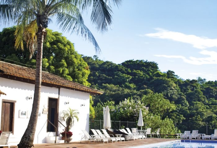A piscina convida para os dias de sol.