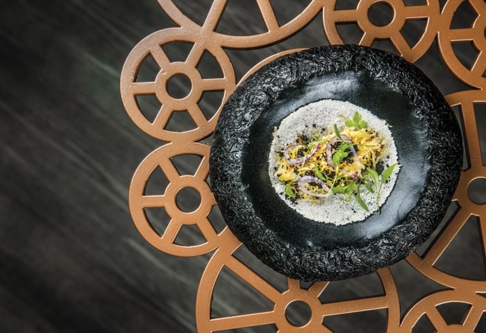 a Tapioca de bacalhau ao Brás é uma das delícias do ORO, do chef Felipe Bronze, que ganhou duas estrelas. Foto : foto_ Tomás Rangel