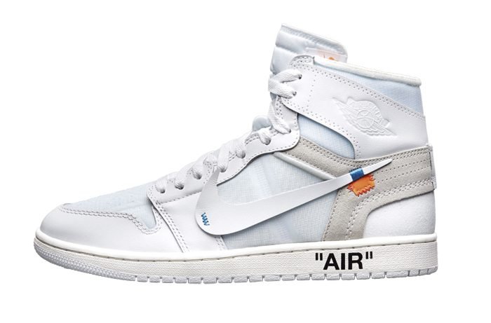 O Tênis Off-White Air Jordan 1, da Nike em colaboração com Virgil Abloh, traz toques de branco, azul e bege. Tem acabamento em couro.