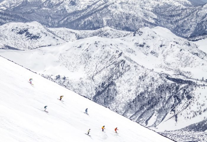 O Centro de esqui tem uma completa estrutura e atende a todos os públicos - dos experts aos iniciantes. Diversas atividades são oferecidas aos visitantes, como o esqui de travessia, freeride ou backcountry e o snowkite. Para as crianças, o Parque de Neve conta com pistas de tubbing e trenós de neve que permitem que os pequenos se divirtam com toda a segurança.