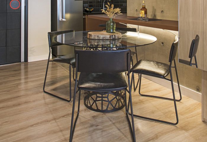 Para este apartamento de 70 m², foram criados espaços funcionais e setorizados, respeitando a privacidade de todos os moradores, com muito conforto e sofisticação - Revista InterArq | Arquitetura, Decoração, Design, Paisagismo e Lifestyle