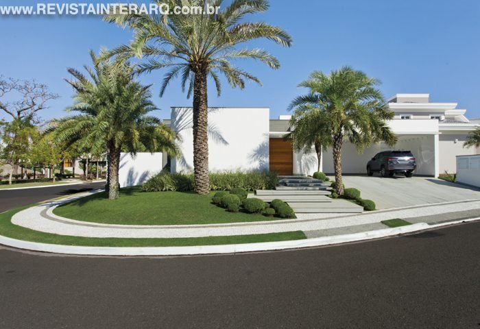 Esta residência de ambientes integrados prioriza a interação social - Revista InterArq | Arquitetura, Decoração, Design, Paisagismo e Lifestyle