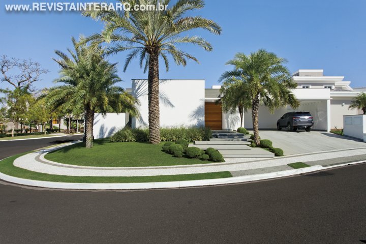 Esta residência de ambientes integrados prioriza a interação social - Revista InterArq | Arquitetura, Decoração, Design, Paisagismo e Lifestyle