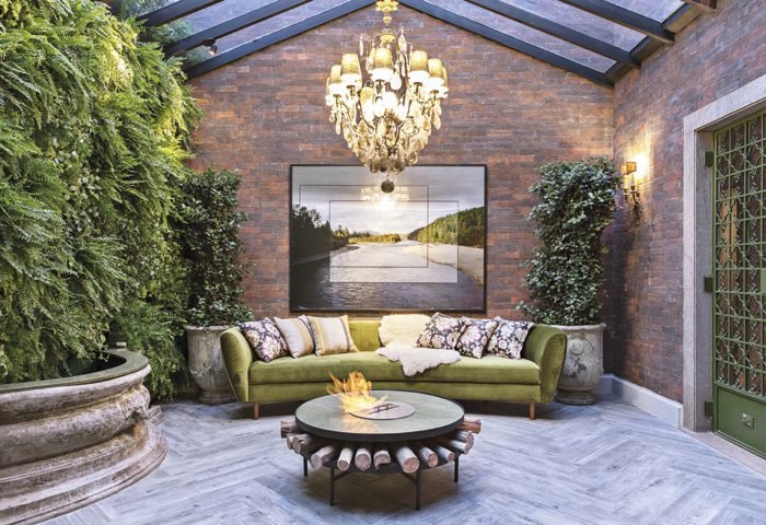 O Jardim de Inverno projetado pelos profissionais Adalberto Montagnani, Adriana Zein e Ana Paula Mendes possui a sofisticação dos jardins europeus - através de elementos clássicos, como lustre frânces da primeira metade do século XX - e a extravagância das espécies tropicais.