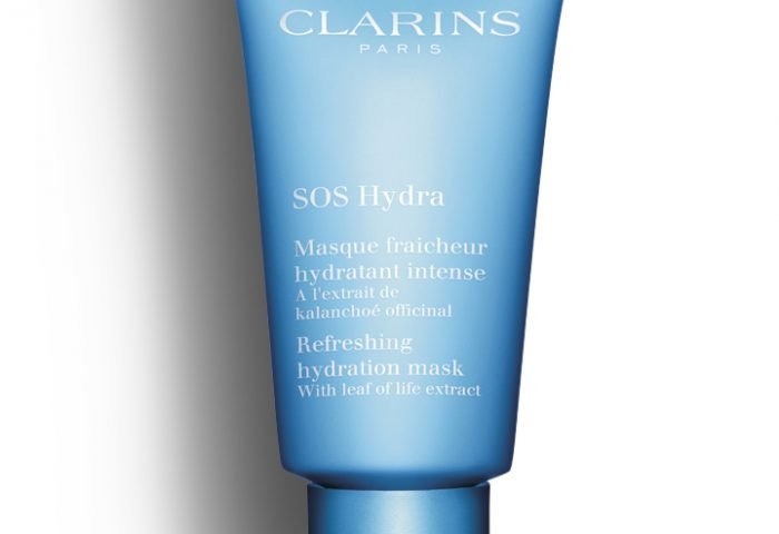 Máscara SOS Hydra, da Clarins, possui textura gel-creme ultra-refrescante que promove hidratação profunda através da folha orgânica de extrato de vida.