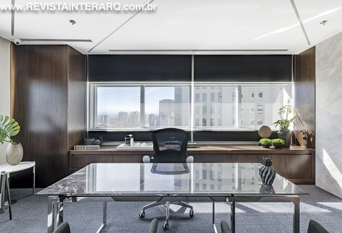 Ambientes leves, elegantes e funcionais na arquitetura de interiores desta empresa de comunicação e tecnologia - Revista InterArq | Arquitetura, Decoração, Design, Paisagismo e Lifestyle