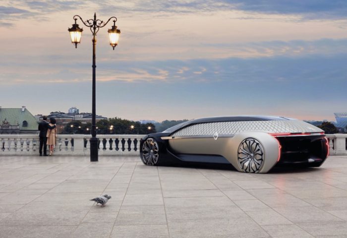 A Renault apresentou o protótipo EZ-ULTIMO, sem motorista. É um veículo autônomo, elétrico, conectado e customizado, projetado para as pessoas terem uma experiência luxuosa de viagem onde o passageiro sinta que está em uma suíte de um hotel de luxo. Estes carros foram projetados para serem operados por empresas de caronas pagas, passeios turísticos ou em transfers de empresas.