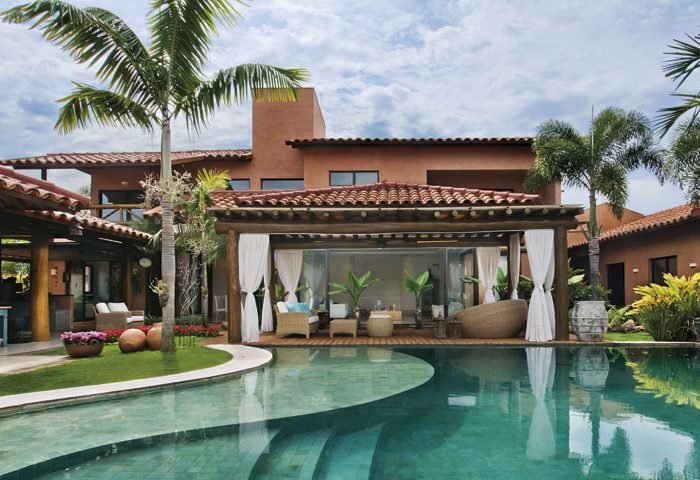 Uma casa integrada a natureza com atmosfera praiana - Revista InterArq | Arquitetura, Decoração, Design, Paisagismo e Lifestyle