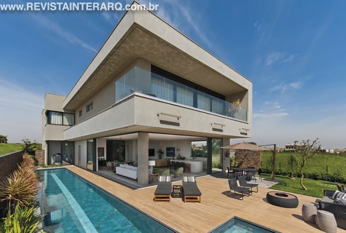 Neste projeto a arquiteta integrou os ambientes modernos com a vista espetacular - Revista InterArq | Arquitetura, Decoração, Design, Paisagismo e Lifestyle