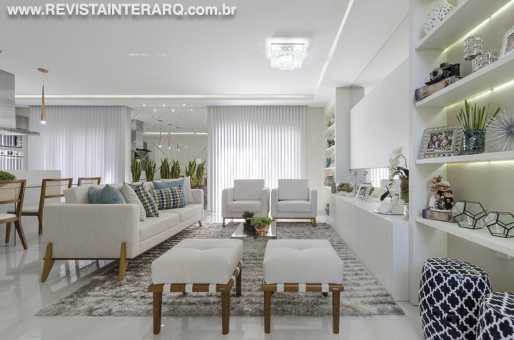 A base clean e a iluminação primorosa tornam este design de interiores versátil e sempre elegante - Revista InterArq | Arquitetura, Decoração, Design, Paisagismo e Lifestyle