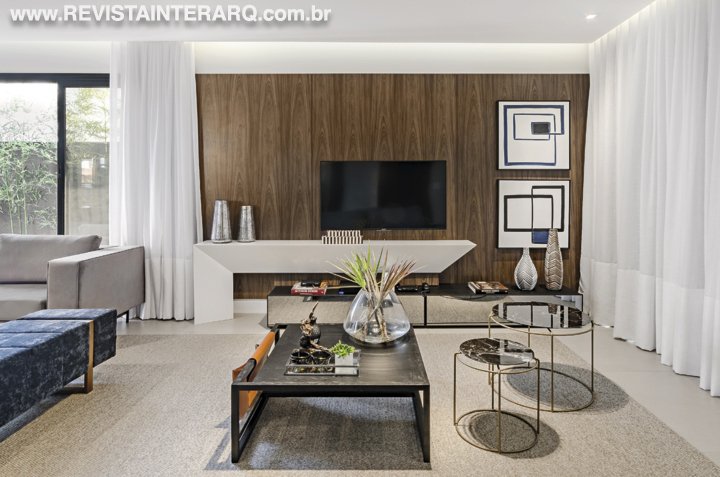Ambientes modernos e bem iluminados definem o projeto desta residência - Revista InterArq | Arquitetura, Decoração, Design, Paisagismo e Lifestyle