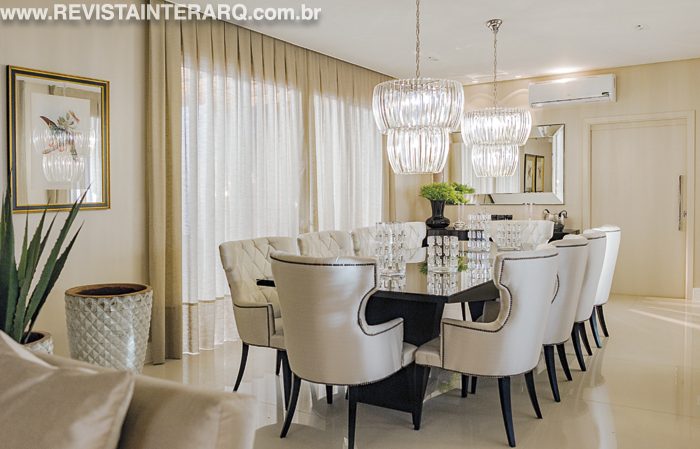 Clean e atemporal são as palavras que definem o conceito deste projeto que mescla elementos clássicos e contemporâneos - Revista InterArq | Arquitetura, Decoração, Design, Paisagismo e Lifestyle