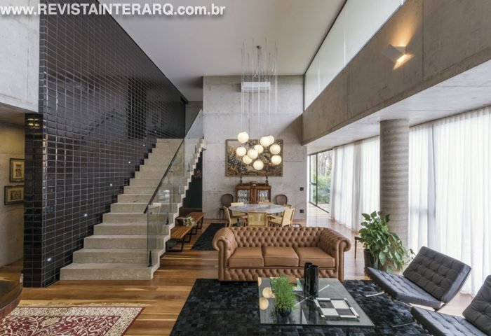 O partido do projeto foi aproveitar ao máximo a vista para a mata, e criar soluções inteligentes para os ambientes - Revista InterArq | Arquitetura, Decoração, Design, Paisagismo e Lifestyle