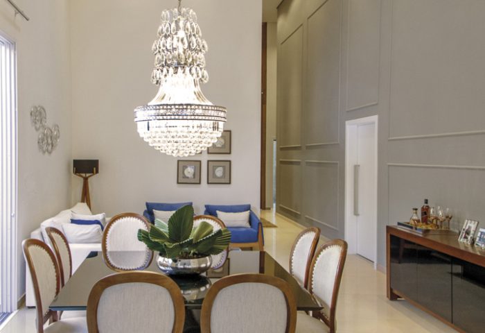 Neste projeto de interiores a profissional mesclou harmoniosamente peças clássicas e contemporâneas - Revista InterArq | Arquitetura, Decoração, Design, Paisagismo e Lifestyle
